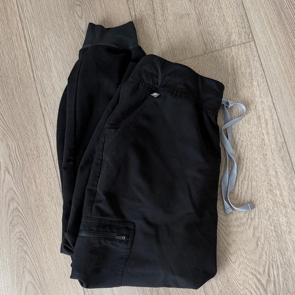 Figs women's Black high waisted Zamora Joggers with Gray Drawstring